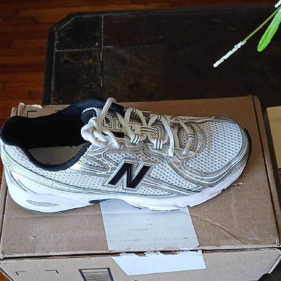 New Balance White and Gray Athletic Shoe